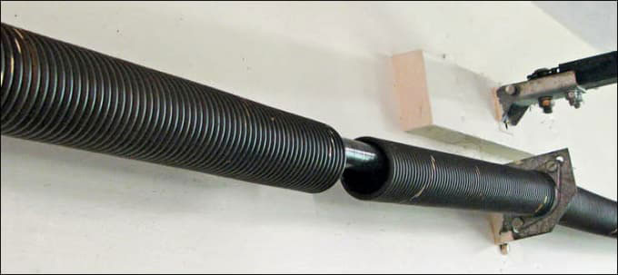 Garage door spring repair Centreville